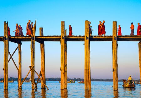 Mandalay - December 1: U-Bein Bridge December 1, 2013 in Mandalay. Monks crossing the river on the longest teak bridge in the worldのeditorial素材