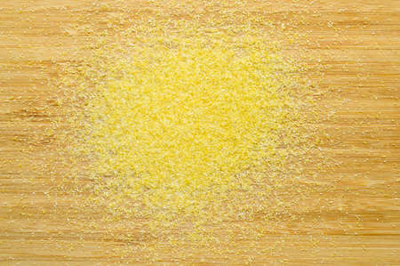 Semolina semolina obtained by grinding durum wheat on a bamboo cutting board
