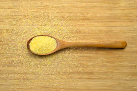 Semolina semolina obtained by grinding the durum wheat, on the wood and in the spoon