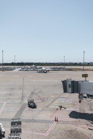 Preparing a telescopic ladder for the arrival of passengers at the airport.