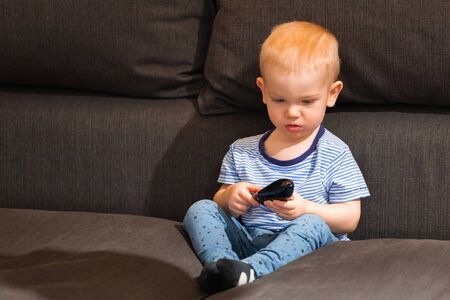 Little boy watching tvの写真素材