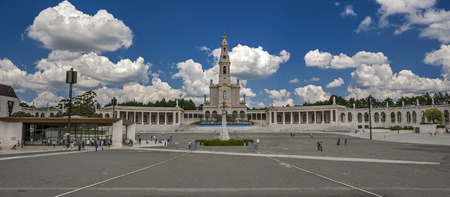 Portugal, Fatima - one of the centers of Christian pilgrimage due to the phenomenon of the Virgin Mary in 1917 . Basilica and the Chapel of the appearance.の写真素材