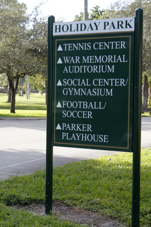 Fort Lauderdale, FL, USA - November 30, 2014: A sign listing park areas with arrows pointing the way. Five areas of the park listed on a sign and symbols directing the wayのeditorial素材