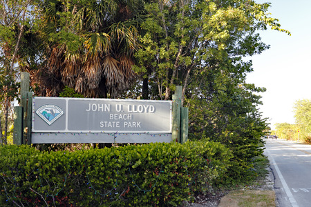 Dania Beach, FL, USA - December 20, 2014: Entrance sign to John U. Lloyd Beach State Park with a small sign that says Florida Park Service Environmental Protectionのeditorial素材