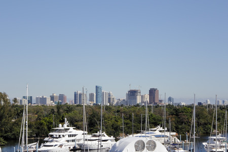 Fort Lauderdale, FL, USA - February 14, 2014: Downtown Fort Lauderdale on a sunny day with a boat marina in the foreground. Sunny downtown Fort Lauderdale with a boat marina in the foreground.のeditorial素材