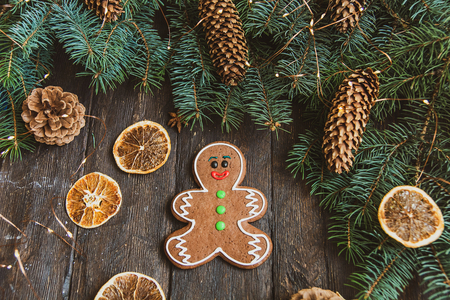 Gingerbread men laying on wood background. Christmas or New Year composition. copy space. Christmas or New Year composition. Christmas cardの写真素材