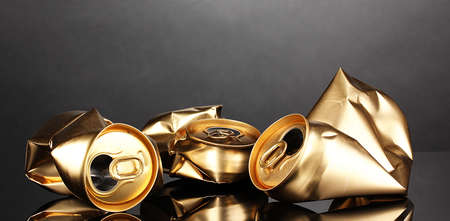crumpled empty can on grey background
の写真素材