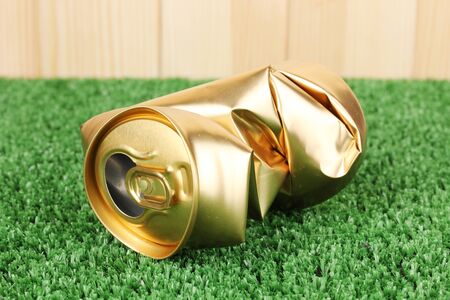 crumpled empty can on grass on wooden background
の写真素材