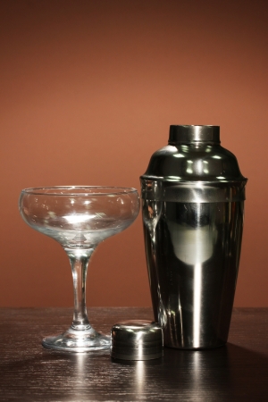 Cocktail shaker and cocktail glass on color backgroundの写真素材