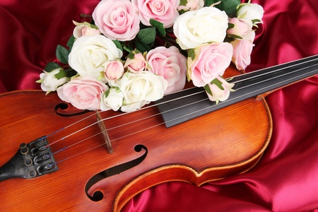 Classical violin on fabric backgroundの写真素材