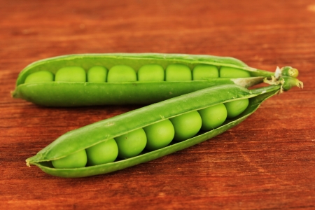 Sweet green peas on wooden backgroundの写真素材