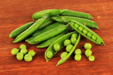 Sweet green peas on wooden backgroundの写真素材