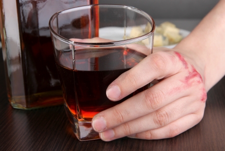 Man hold alcohol drink close-upの写真素材