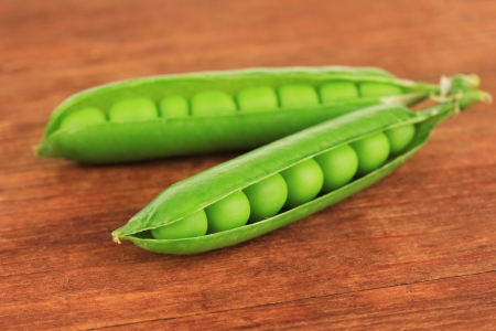 Sweet green peas on wooden backgroundの写真素材