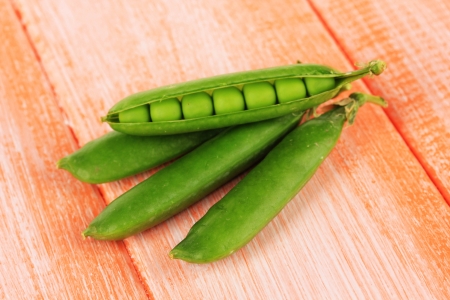 Sweet green peas on wooden backgroundの写真素材