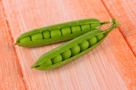 Sweet green peas on wooden backgroundの写真素材