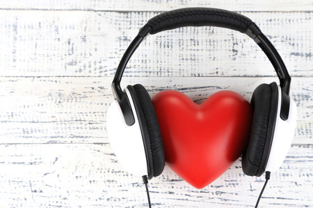 Headphones and heart on wooden backgroundの写真素材