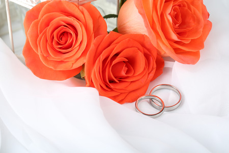 Wedding rings on wedding bouquet, close-up, on light backgroundの写真素材