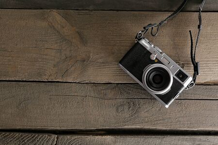 Retro camera on wooden planks backgroundの写真素材