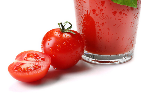 Glass of fresh tomato juice isolated on whiteの写真素材