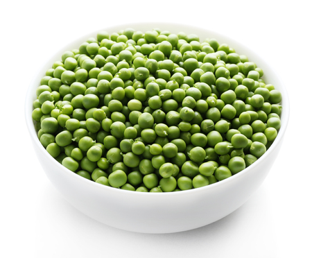 Fresh green peas in bowl isolated on whiteの写真素材