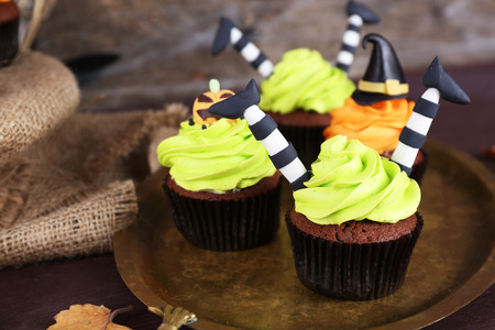 Halloween cupcakes on metal tray on the tableの写真素材