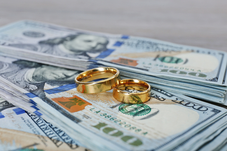 Wedding rings on money background, close upの写真素材