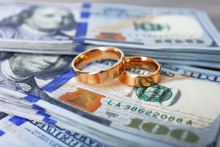 Wedding rings on money background, close upの写真素材
