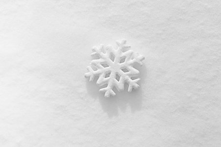 Beautiful snowflake on natural snowdrift, close upの写真素材