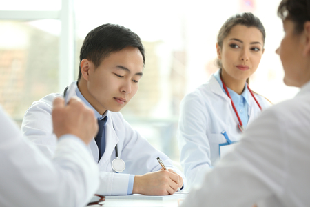 Doctors meeting in officeの写真素材