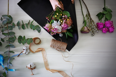 Fresh roses and instrument for making bouquet on table, top viewの写真素材