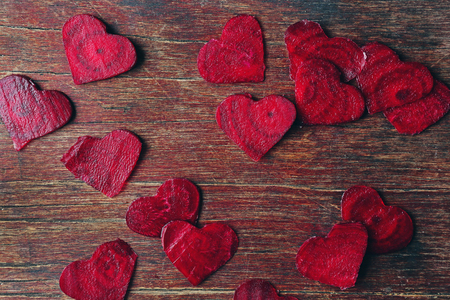 Beet slices on cutting boardの写真素材