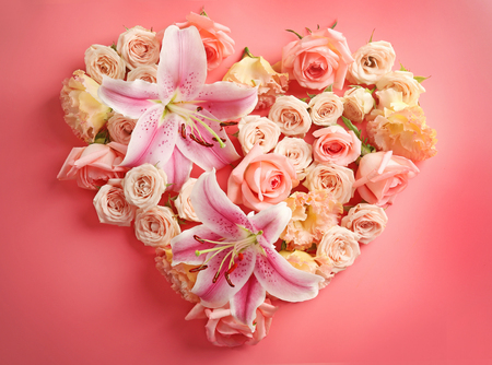 Heart shaped roses on pink backgroundの写真素材