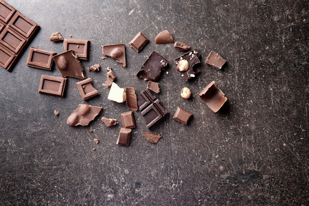 Heap of broken chocolate pieces on tableの写真素材