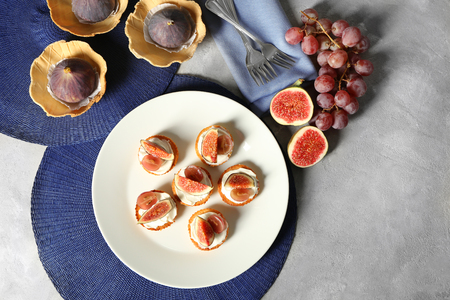 Delicious fig tarts on plateの写真素材
