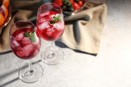 Glasses of delicious wine spritzer on tableの写真素材