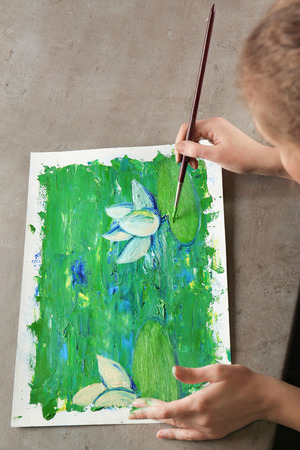 Woman painting beautiful pictureの写真素材