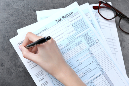 Woman filling in individual income tax form, closeupの写真素材