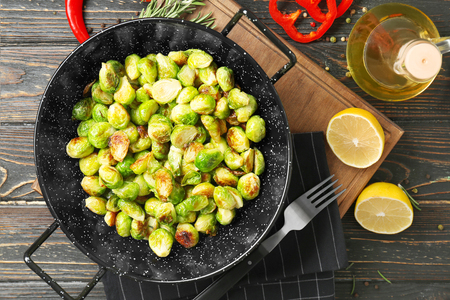 Frying pan with roasted brussel sprouts on tableの写真素材