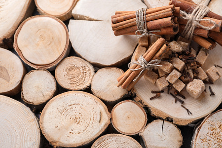Composition with cinnamon sticks and sugar cubes on wooden backgroundの写真素材