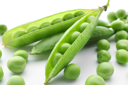 Fresh green peas on white background, closeupの写真素材