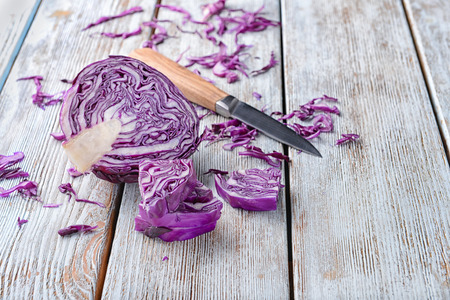 Sliced red cabbage on light wooden tableの写真素材