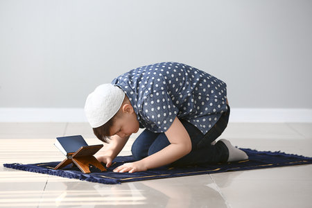 Little Muslim boy praying indoorsの写真素材