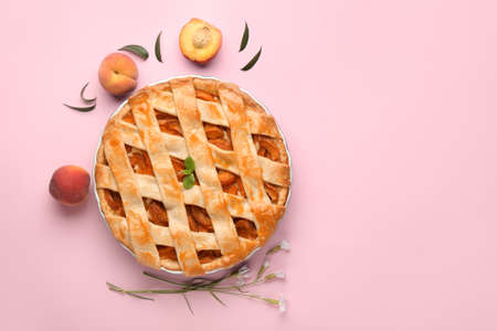 Tasty peach pie on color backgroundの写真素材