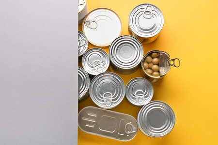 Tin cans with food on color backgroundの写真素材
