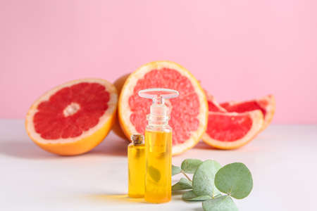 Bottles of grapefruit essential oil on tableの写真素材