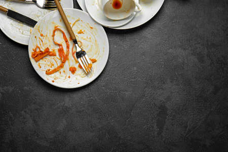 Dirty empty tableware on dark backgroundの写真素材