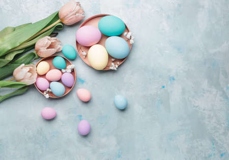 Beautiful Easter eggs and flowers on tableの写真素材