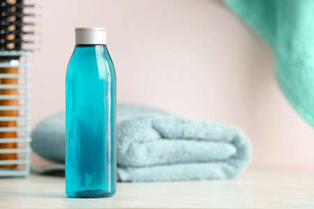 Bottle of shampoo on tableの写真素材