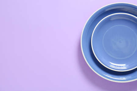 Clean plates on color backgroundの写真素材